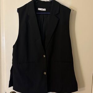 Black Sleeveless Blazer Vest